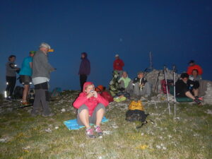 Sommet du Montdenier de nuit à la frontale.