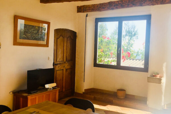 vue intérieur du gite des baous- séjours jeûne et randonnées villasana sur la Côte d'azur