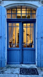 Luxe calme façade maison en pierre - porte d'entrée - cure detox végétale cure de jeûne et randonnée Aquitaine entre Bordeaux et Royan Origine Soleil