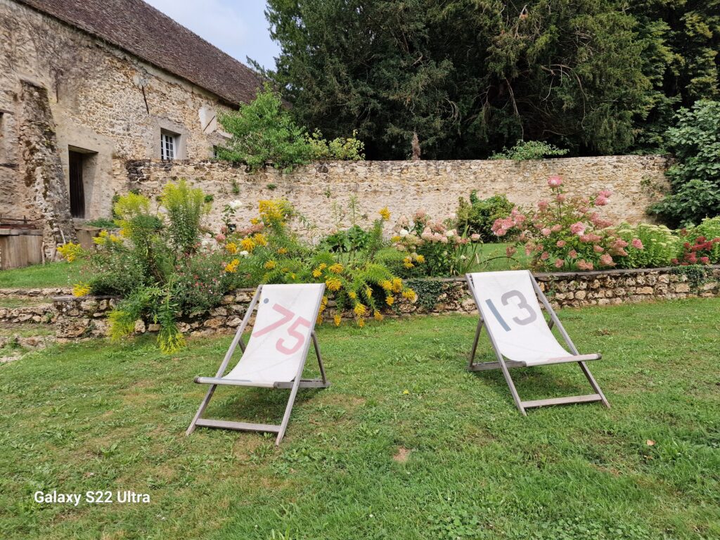 Transats dans le jardin