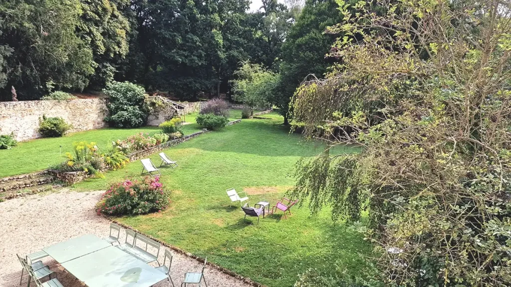 Vue de la chambre rose côté jardin